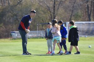 Joe teaches 4 young students about defense
